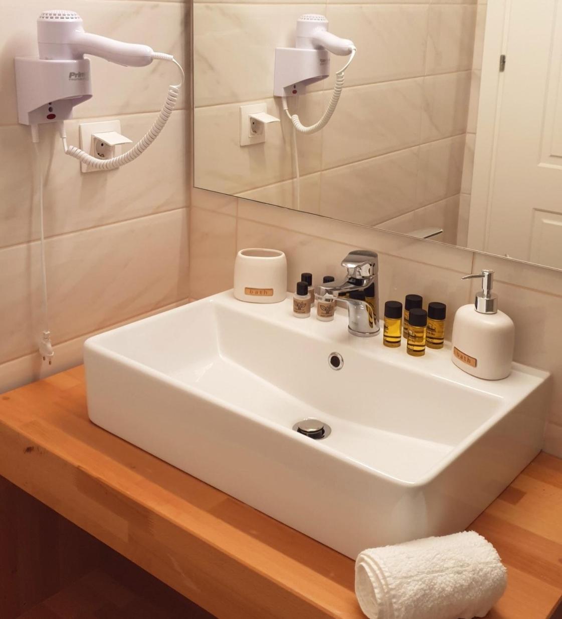 Ereikoussa Reiki Apartments מראה חיצוני תמונה